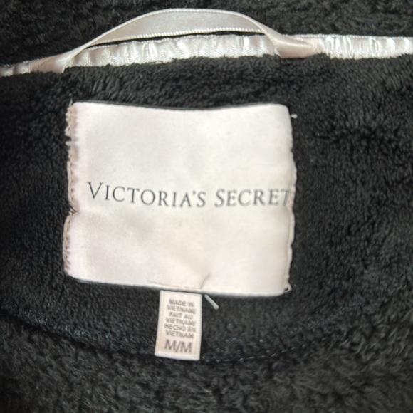 Victoria’s Secret hooded robe - Picture 4 of 4